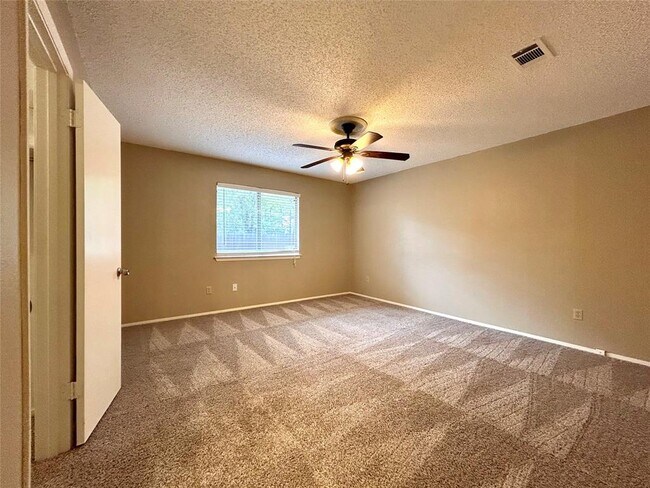 Building Photo - 7612 Islander Dr