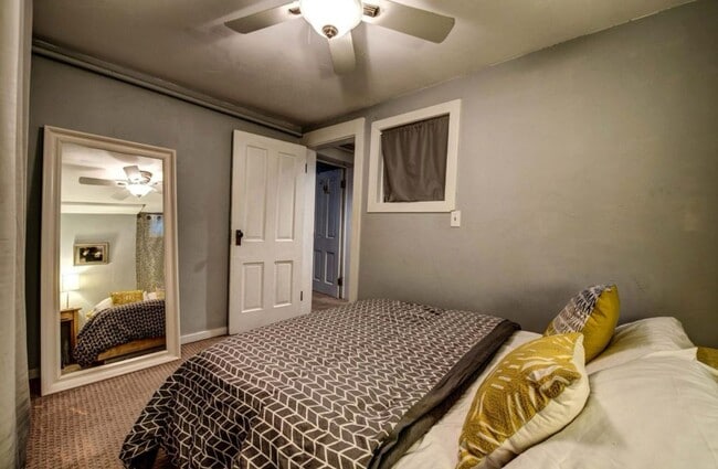 Building Photo - Charming two-bedroom unit in Capitol Hill