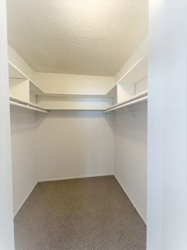 Building Photo - 801 S Lucerne Blvd