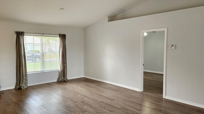 Building Photo - 351 SW Feldman Ave