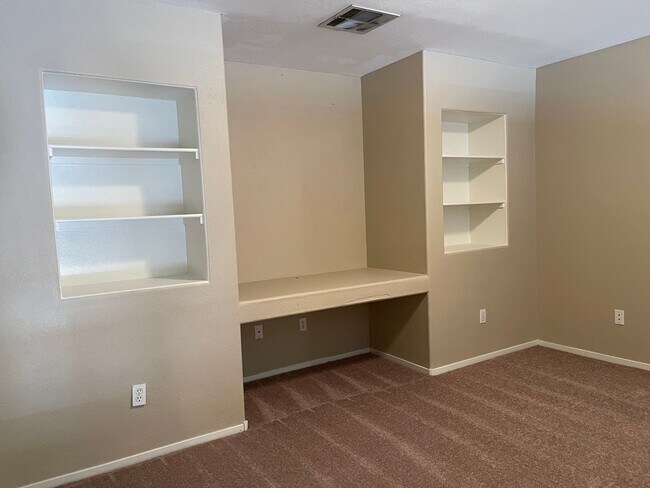 Building Photo - Spacious Condo with Loft & 2-Car Garage – Minutes from the Strip!