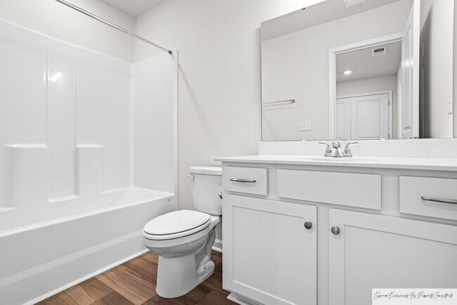 Building Photo - STUNNING TOWNHOUSE IN LEXINGTON'S MURRAY V...