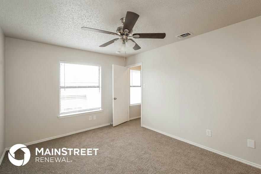 Building Photo - 1409 Hackamore St