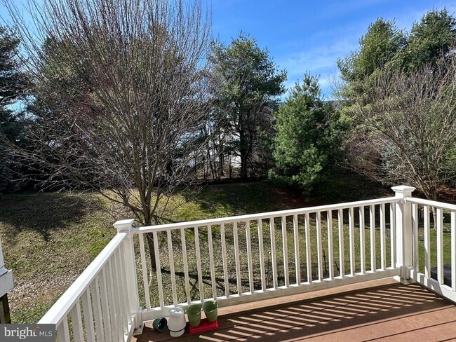 Building Photo - 525 S Twin Lakes Blvd