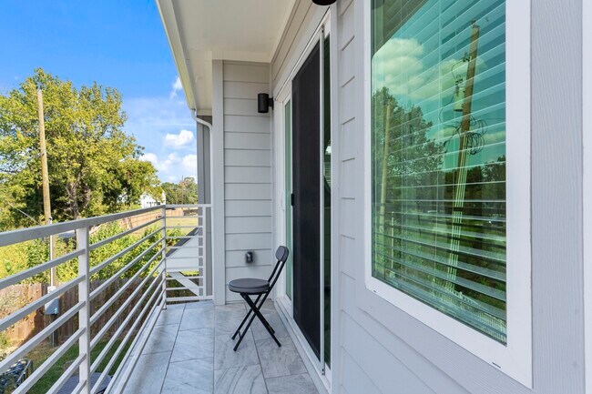 Building Photo - 851 Prosper St