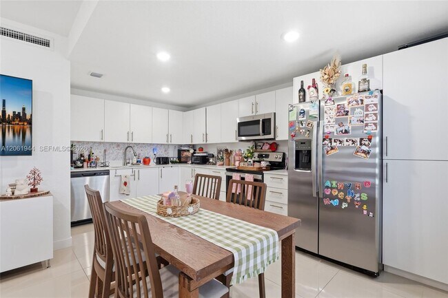 Building Photo - 25847 SW 145th Ave