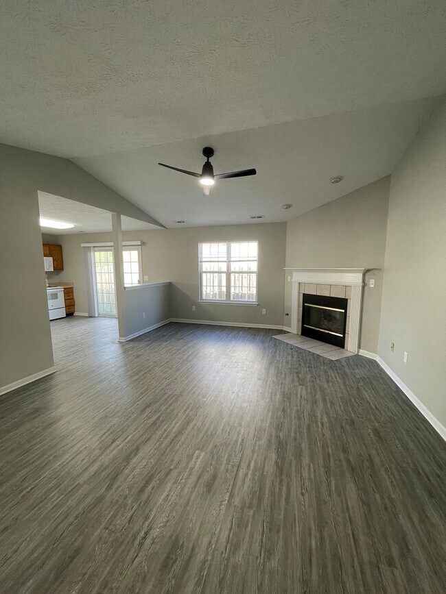 Building Photo - Three Bedroom Single Family Home - West La...