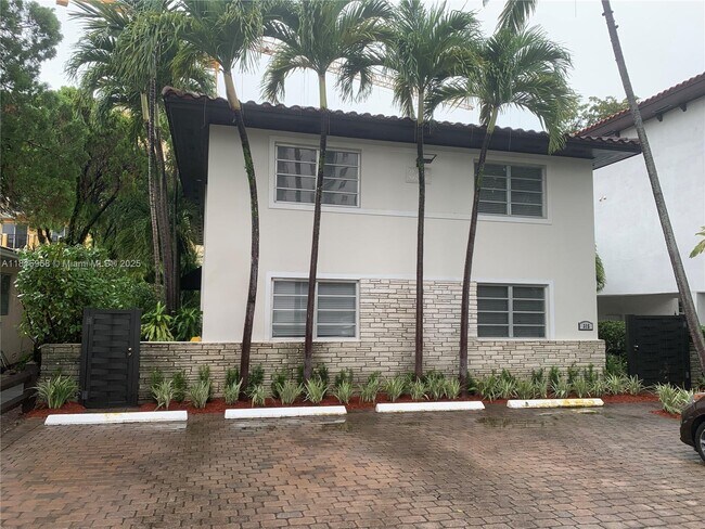 Building Photo - 315 Majorca Ave