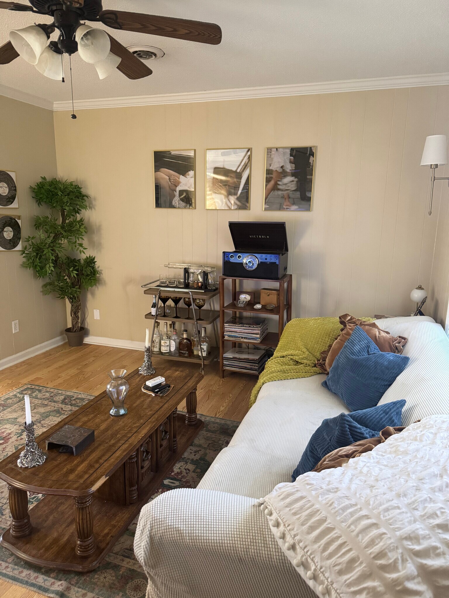 Building Photo - 215 Navaho Trl