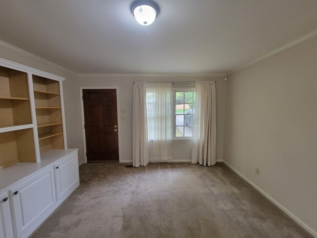 Building Photo - For Rent: Charming 2-Bedroom Brick Home in...