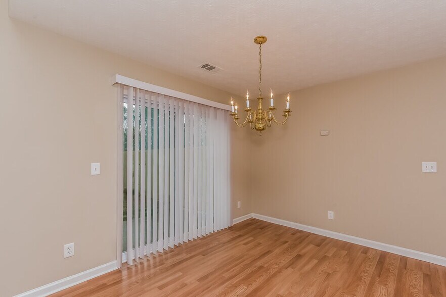 Building Photo - 2355 Lexington Ln