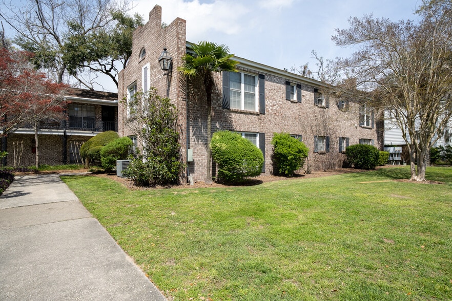 Building Photo - 811 Colony Dr