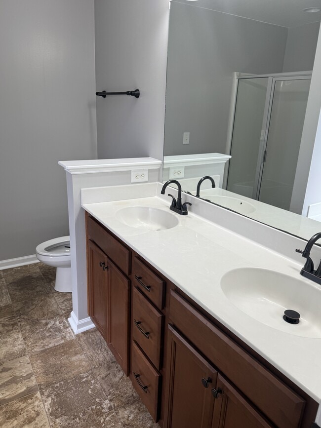 Building Photo - 617 Rockland Dr