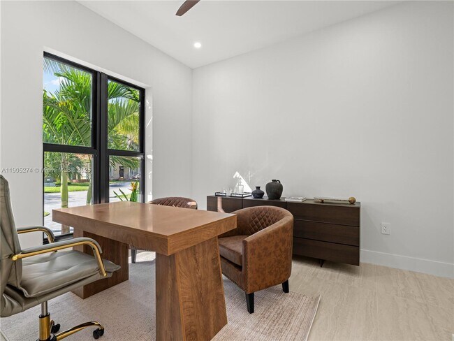 Building Photo - 543 NE 109th St