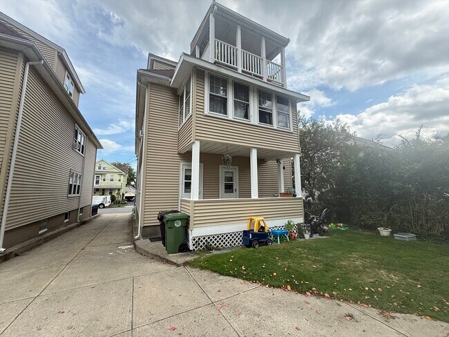 Building Photo - 19 Chauncey St