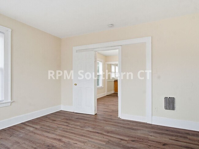 Building Photo - Court 48-2