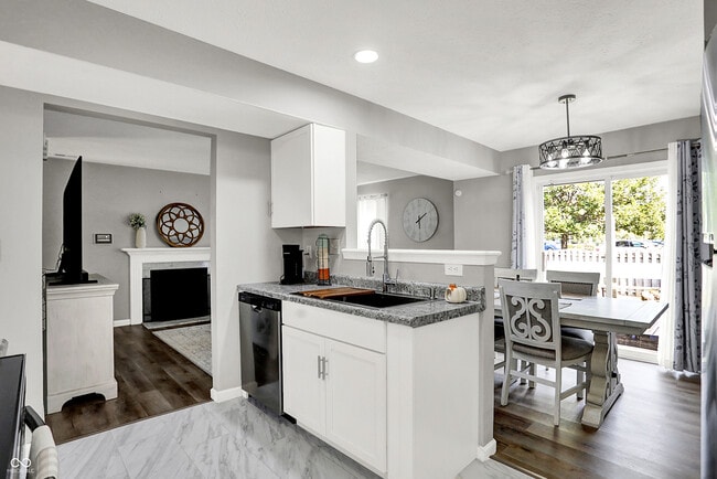 Building Photo - 6495 Titania Dr