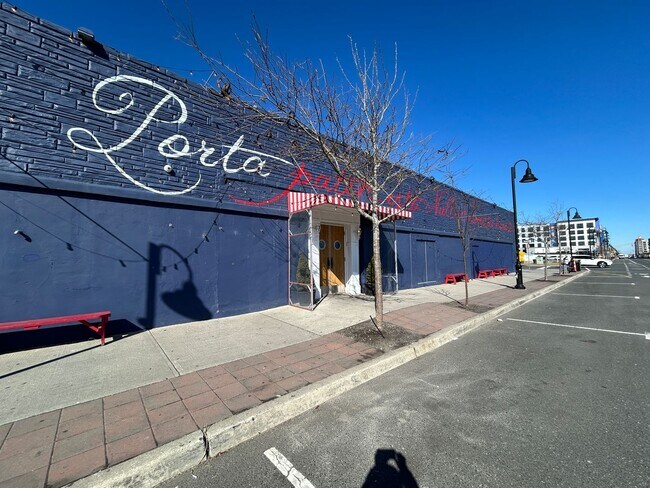 Building Photo - 822 Prospect Ave
