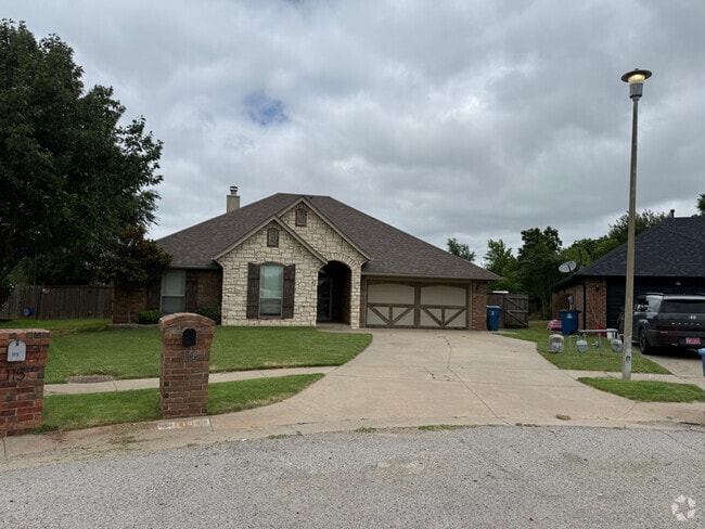 Building Photo - 116 W End Ct