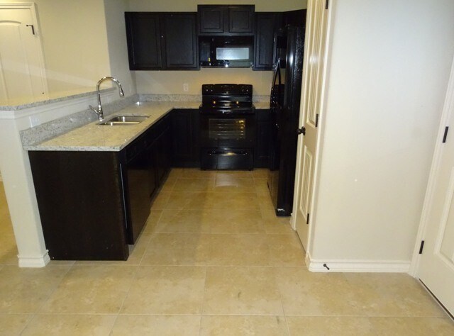 Building Photo - 7042 Lakeview Dr.