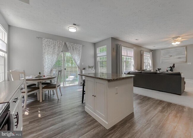 Building Photo - 48221 Keel Dr