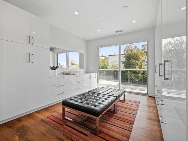 Building Photo - Solana Beach Paradise