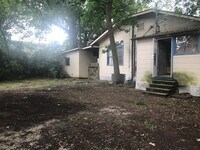 Building Photo - MOVE IN SPECIAL 3BR 2BA HOUSE Capital Heig...