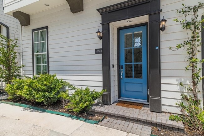 Building Photo - 10760 Craighead Dr