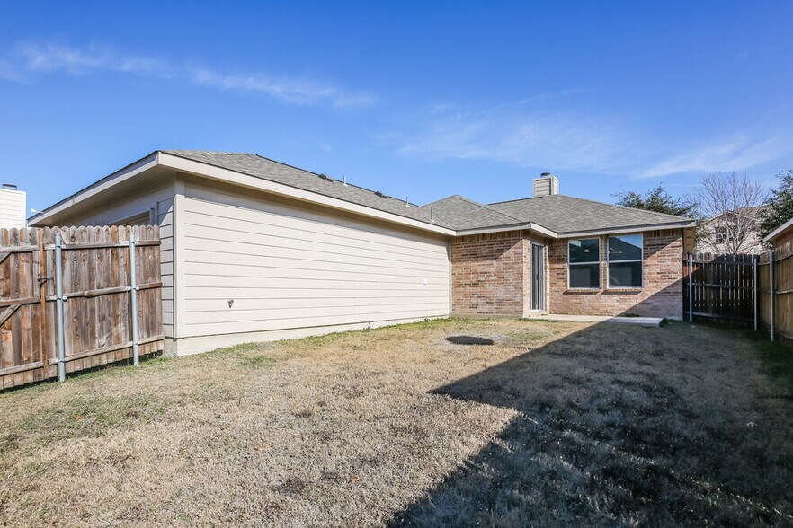 Building Photo - 2021 Bentwood St