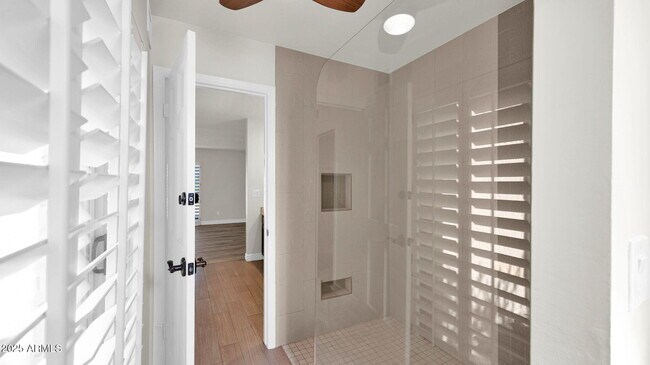 Building Photo - 7500 N Vía Camello Del Sur