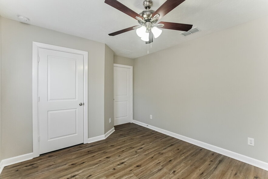 Building Photo - 7411 Quiet River Ln