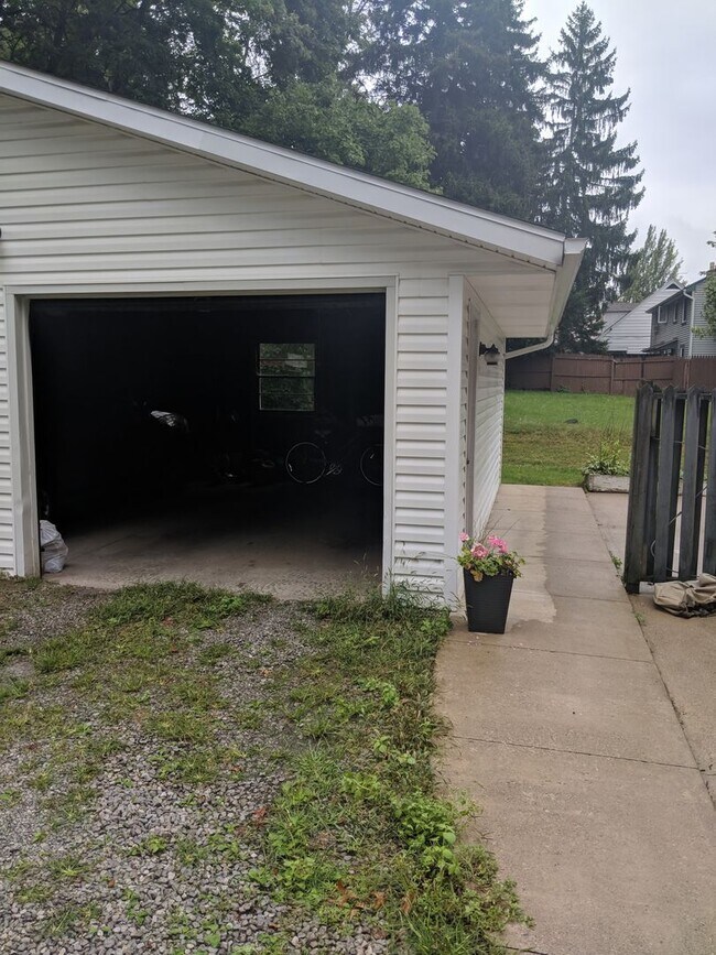 Building Photo - 711-713 Fairbanks St