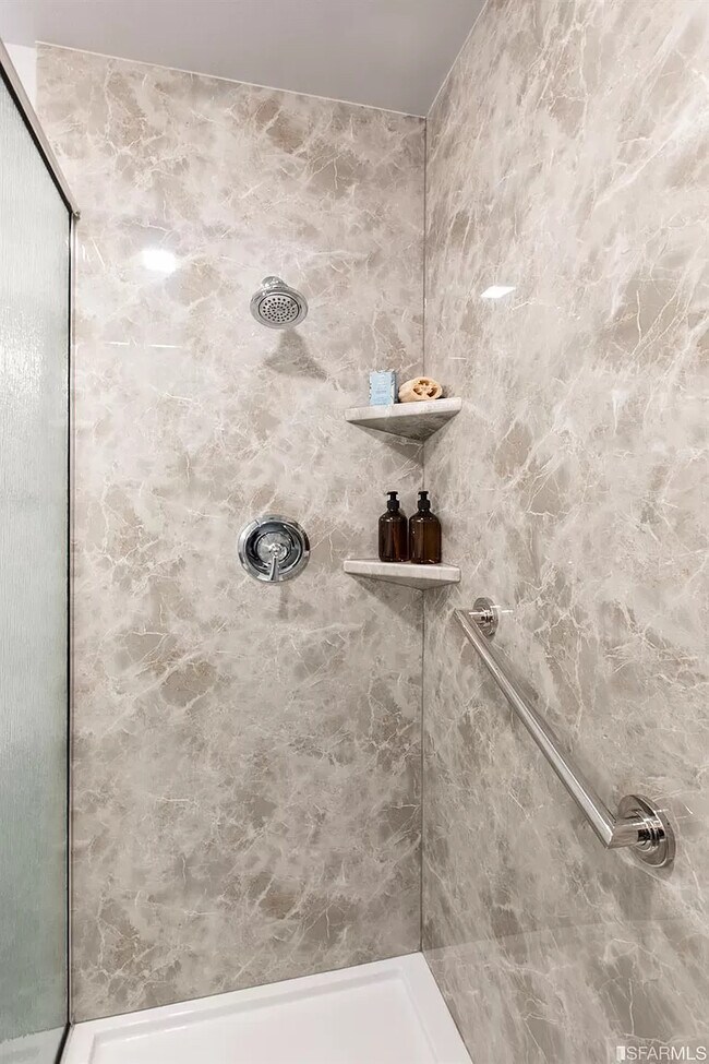 Building Photo - 999 Wisconsin St