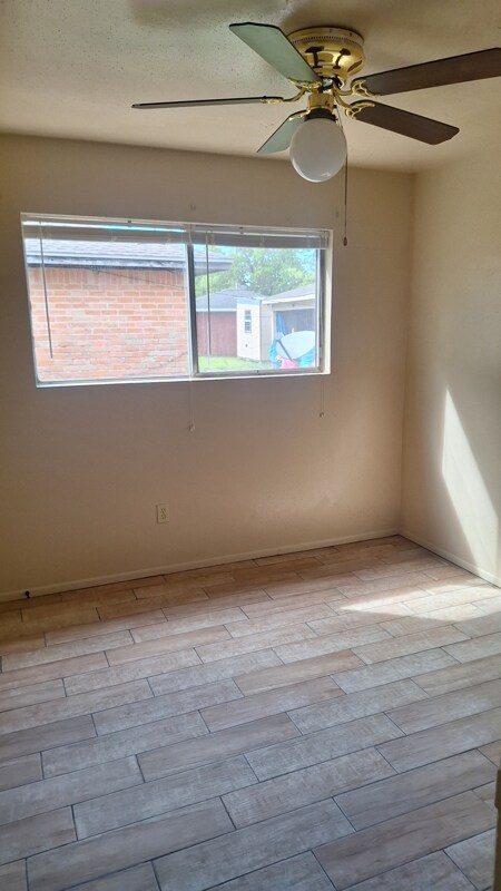 Building Photo - 1410 N Avenue R