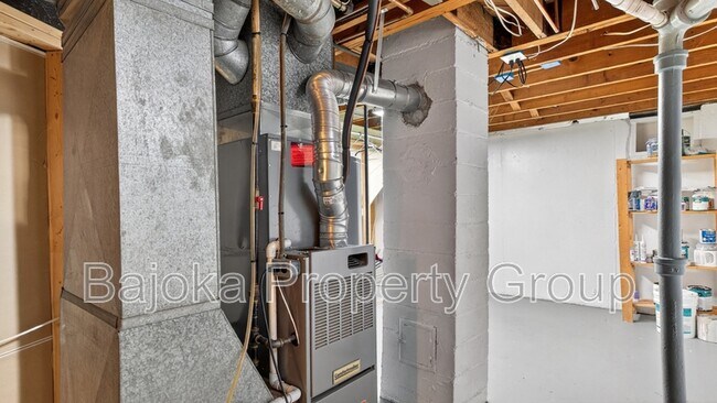 Building Photo - 648 Mayflower Ave