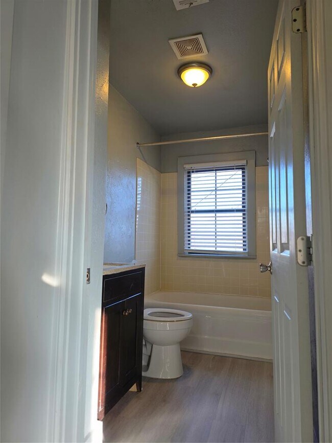 Building Photo - 1725 NW 18th St