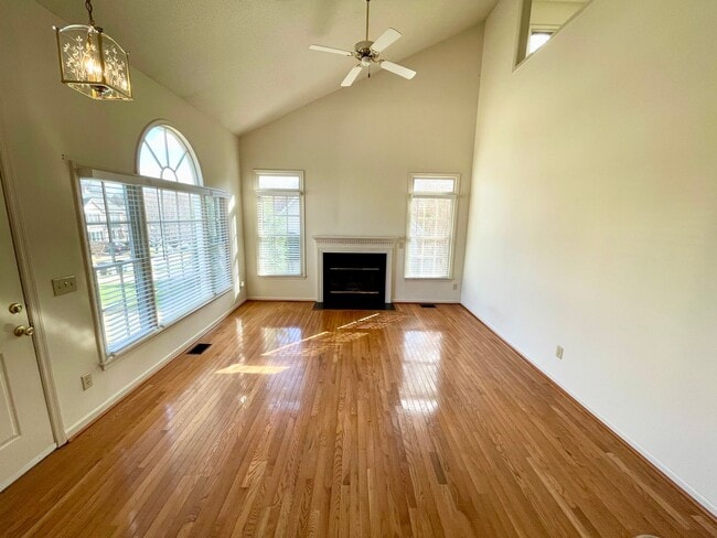 Building Photo - 3 Bed 2.5 Bath Beautiful Home Located North West Greensboro!