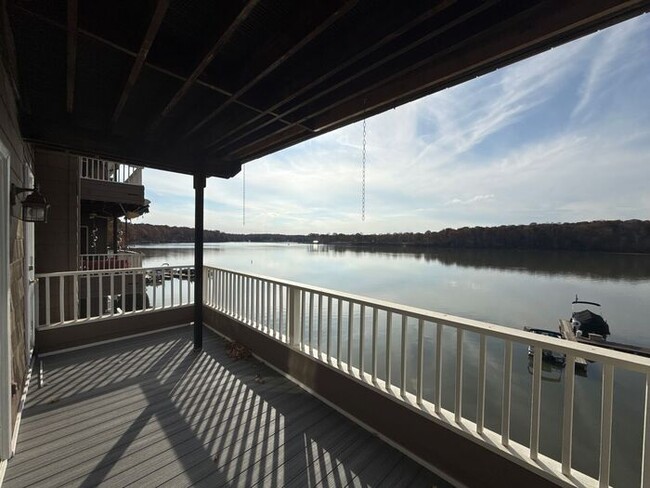 Building Photo - Lakefront Condo - T.R. Lawing Realty Property