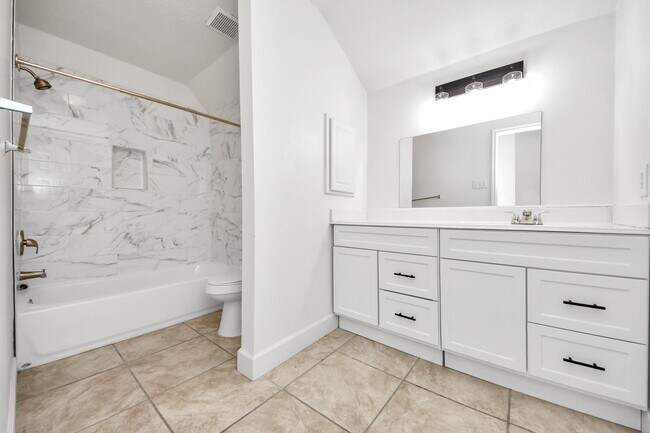Building Photo - 13515 Scarab Dr