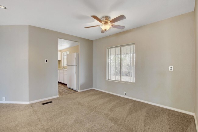 Building Photo - 136 Sir Thomas Dr