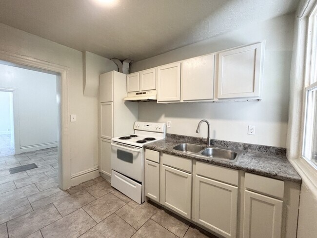 Building Photo - 61 S 800 W