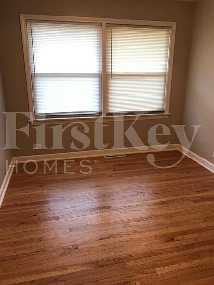 Building Photo - 723 Manchester Ave