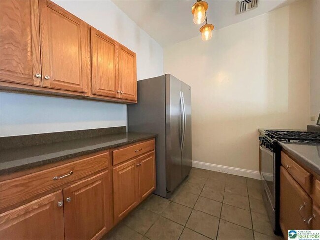 Building Photo - 147 S 4th St