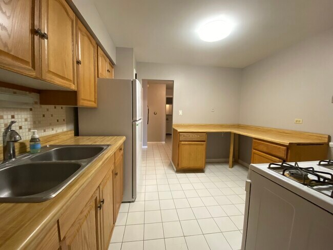 Building Photo - 8994 Kennedy Dr