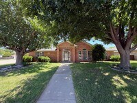 Building Photo - Gorgeous 3 bed/2bath home in Twin Oaks AVAILABLE NOW!