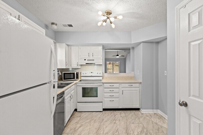 Building Photo - 1105 Jonestown Ln
