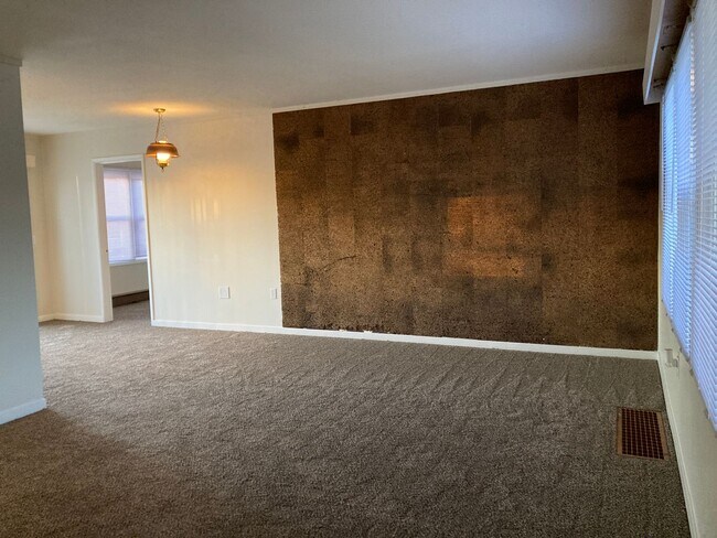 Building Photo - 319 Douglass Ave