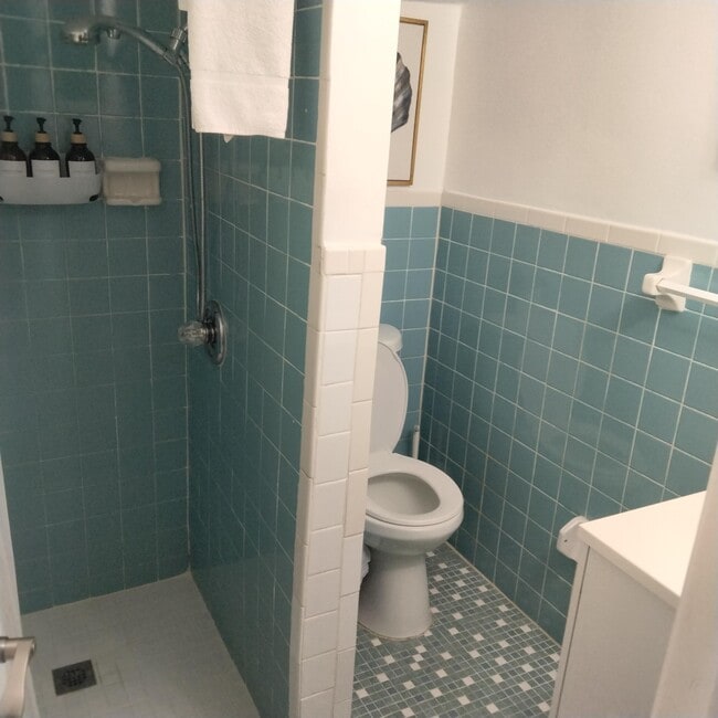 Building Photo - 1150 NE County Line Rd