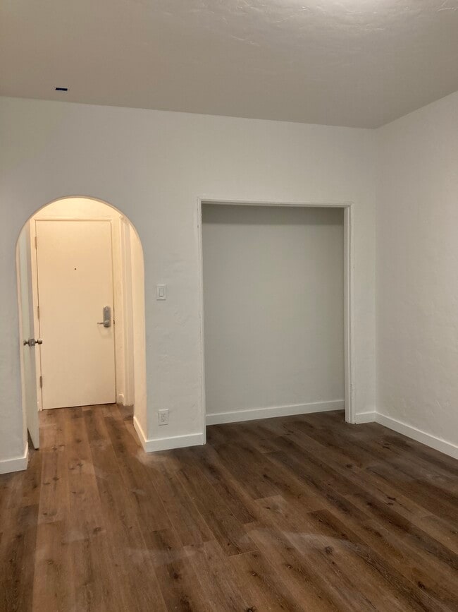 Primary Photo - 839 Parkman Ave