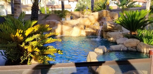 Building Photo - Solar/Pool/Spa/Water fall BBQ outdoor Pizz...